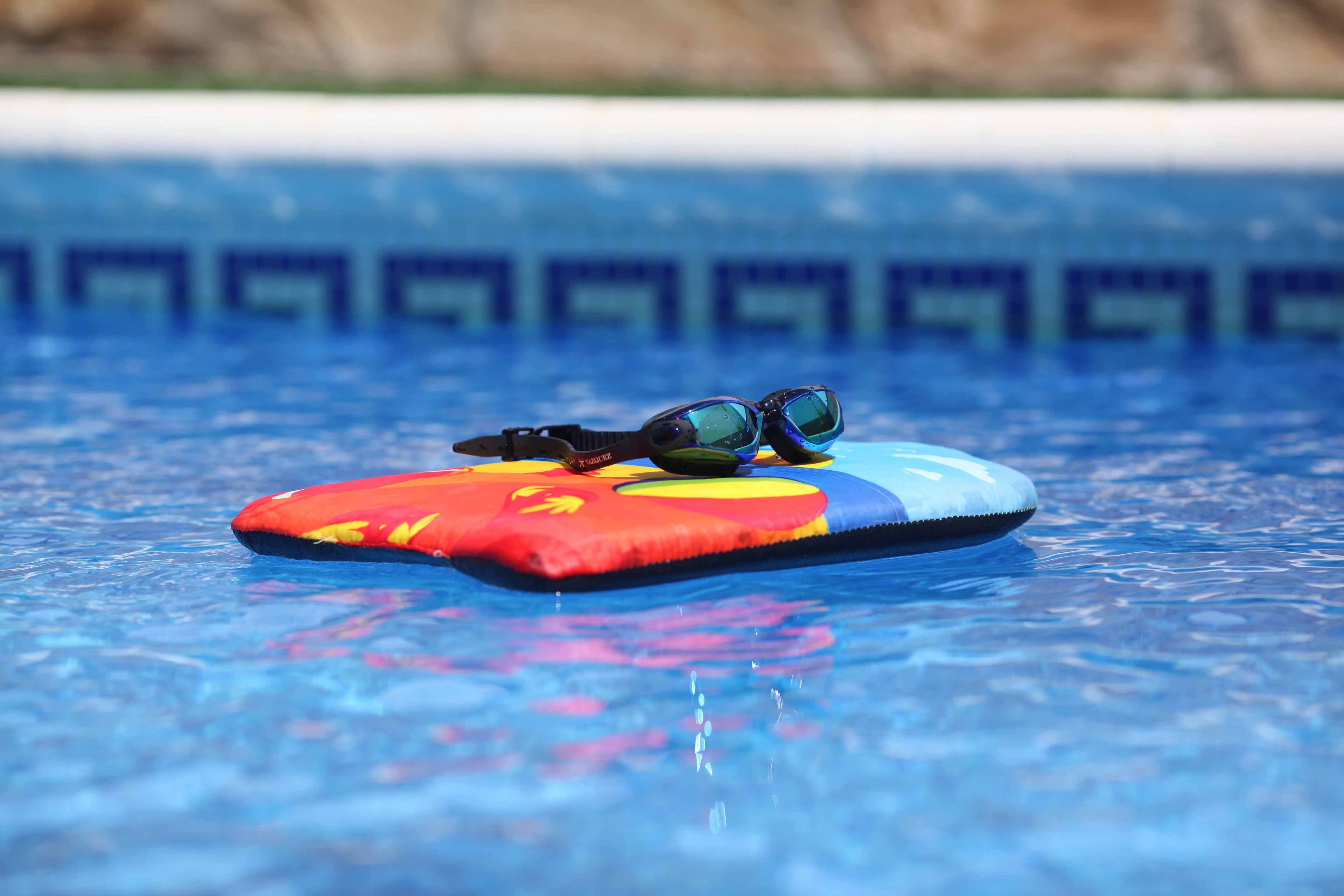 Black Vazquez NeroNautica Adult Swim Goggles - Floating Gracefully on a Pool